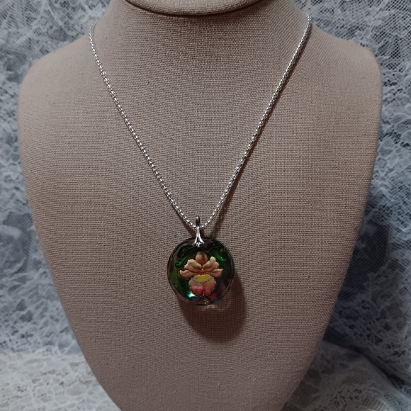 Vintage Iris Pendant - Picture 2 of 2